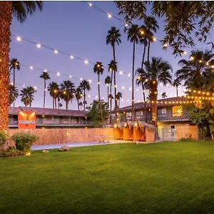 Caliente Tropics Hotel